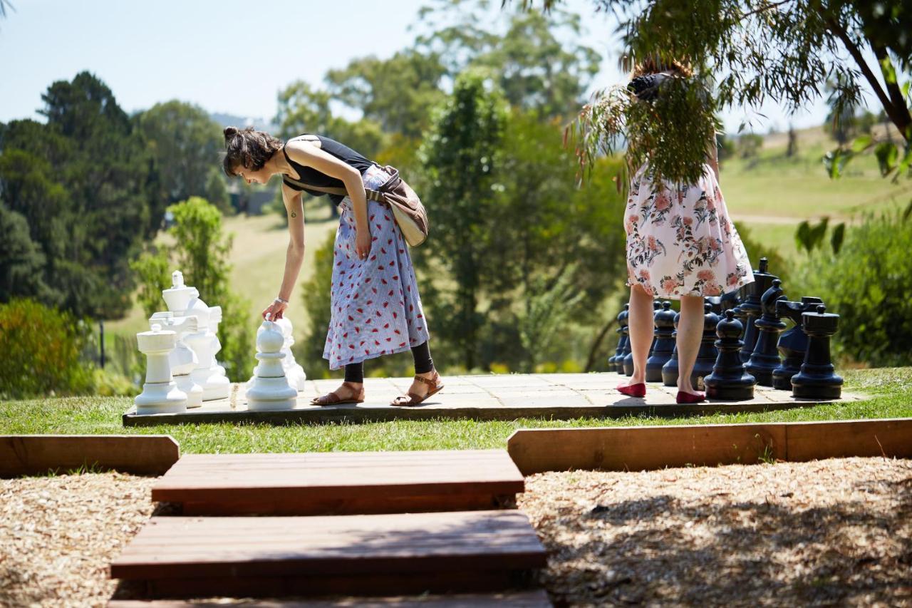 Balgownie Estate Yarra Valley Yarra Glen Exteriér fotografie The giant chess set at the Hunter Valley Gardens